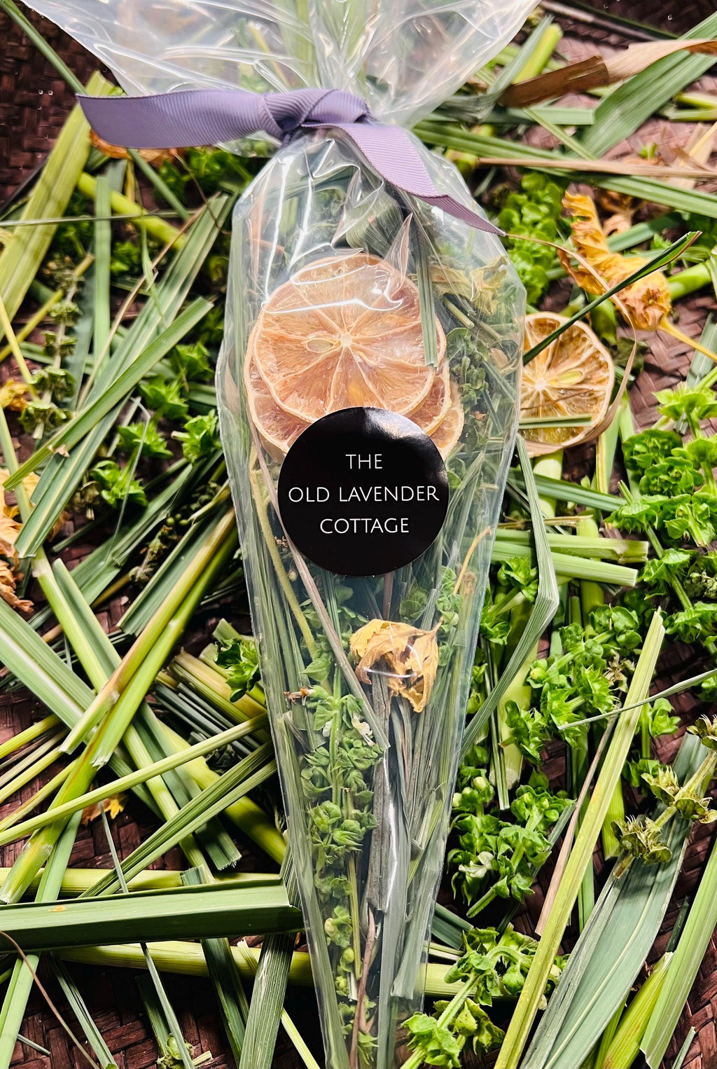 Green Witch Simmer Pot Blend, Natural Basil, Lemongrass, and Lemon Potpourri